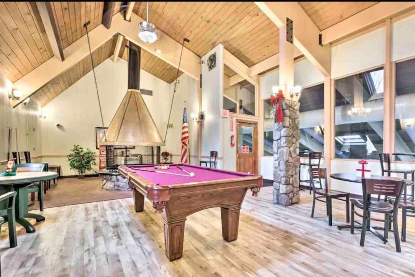 Big Bass 4br Poconos - Game - Pool Holiday home *