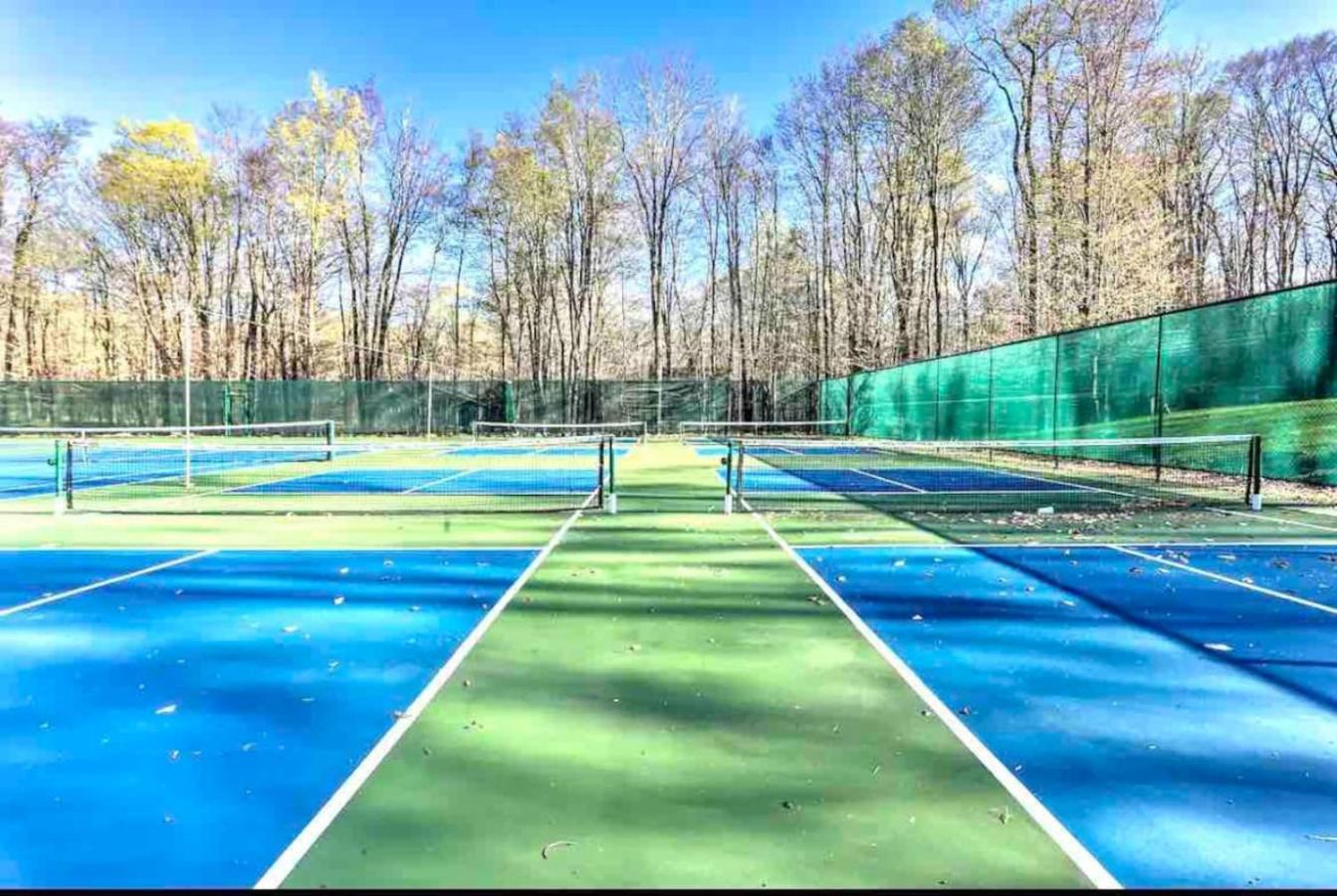 Big Bass 4br Poconos - Game - Pool * Gouldsboro