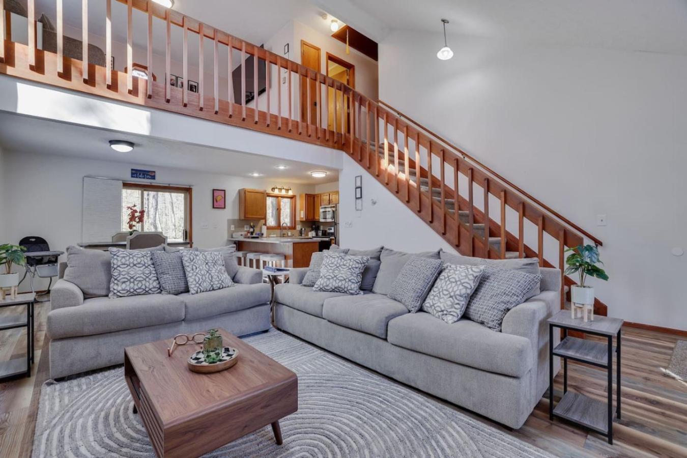 Big Bass 4br Poconos - Game - Pool Holiday home