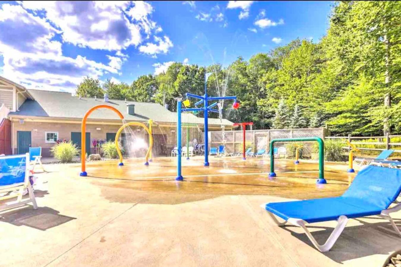 Big Bass 4br Poconos - Game - Pool Gouldsboro