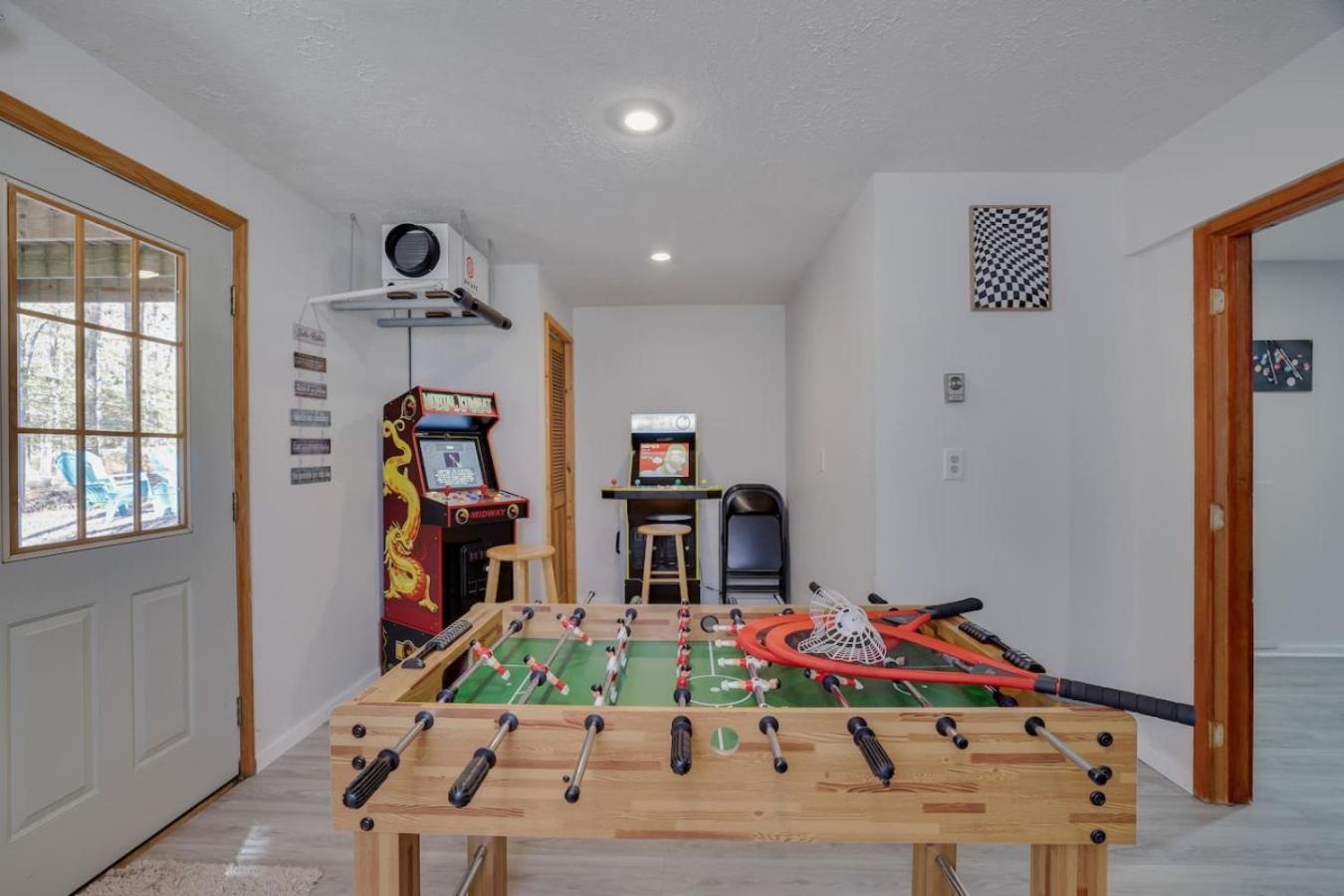 Big Bass 4br Poconos - Game - Pool