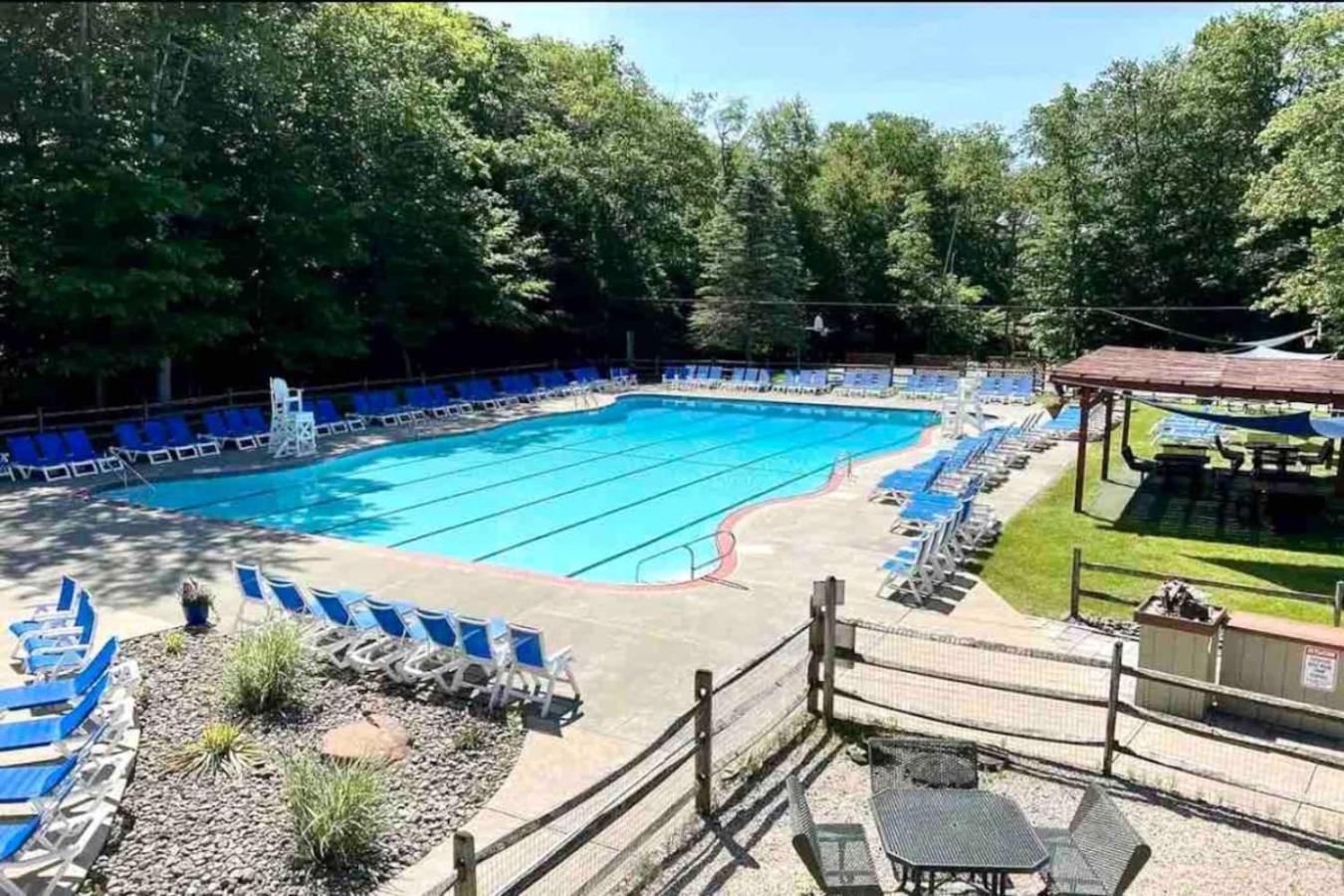 Big Bass 4br Poconos - Game - Pool Holiday home *
